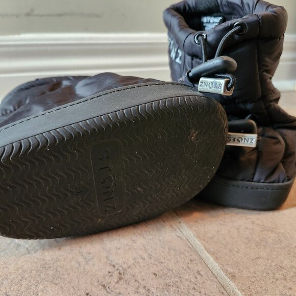 Stonz Winter Bundle: Stonz Baby Mitts Black and Stonz Puffer Booties Black - Picture 2 of 8